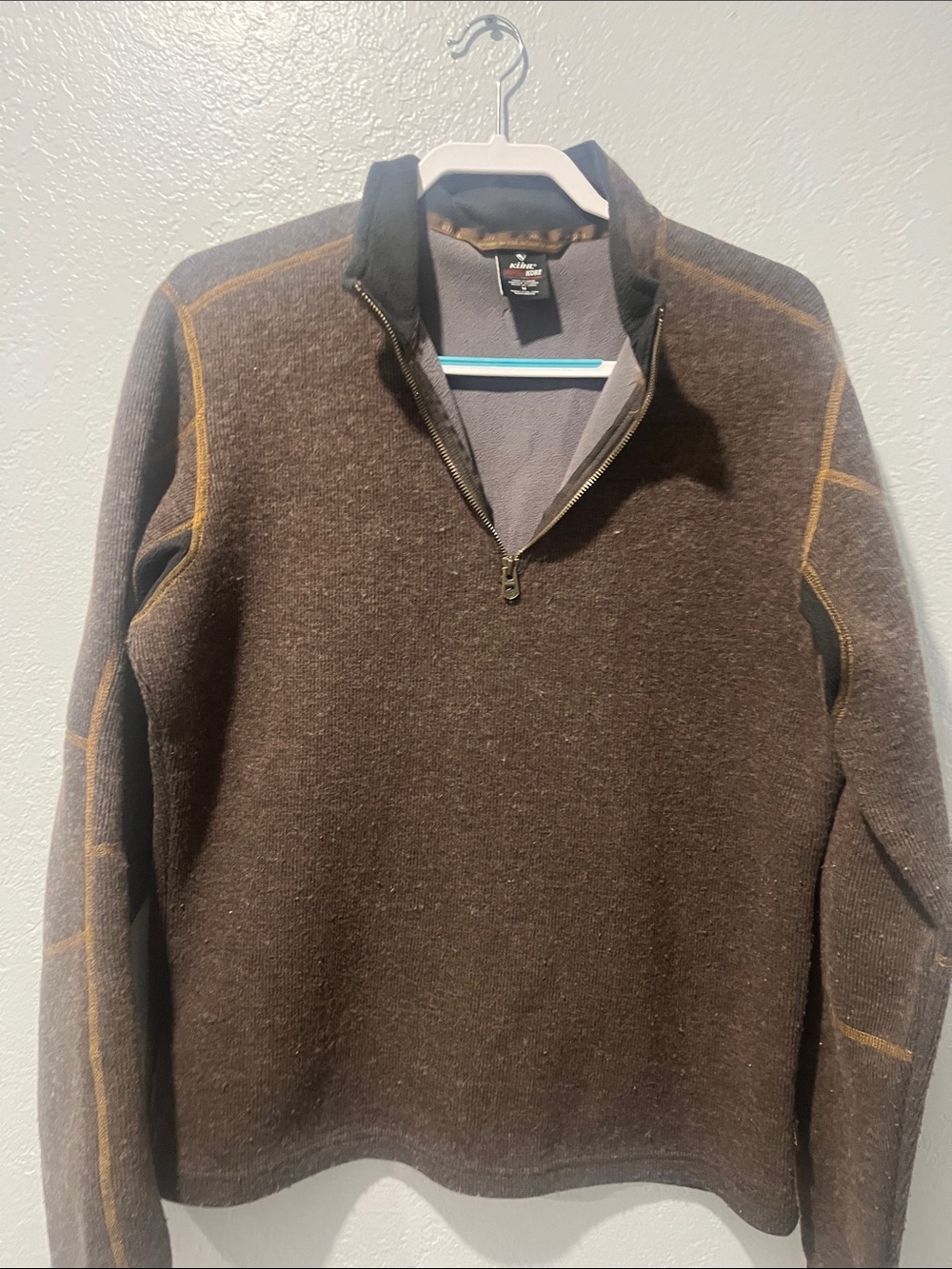 Men's Zip-Up Sweater in Dark Brown with Contrast Stitching 23% wool
